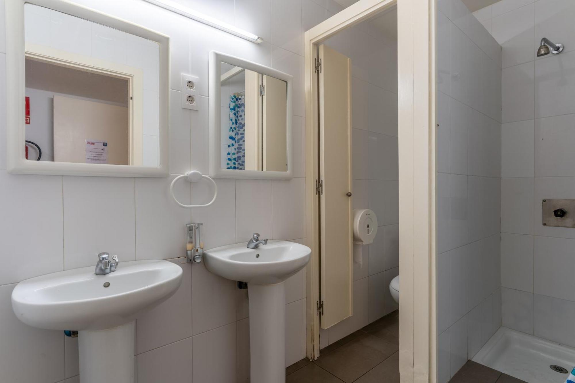 Bedcelona Gracia Hostel Albergue *